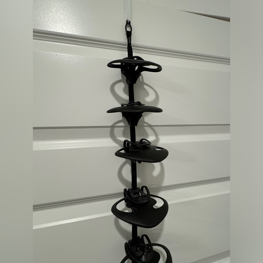 Over-the-door hat hanger